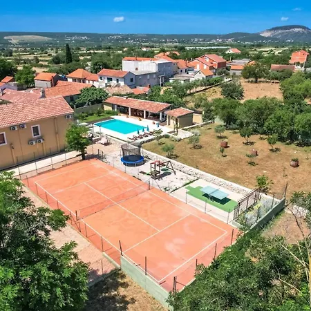 New! Luxury - Pool, Sauna And Jacuzzi